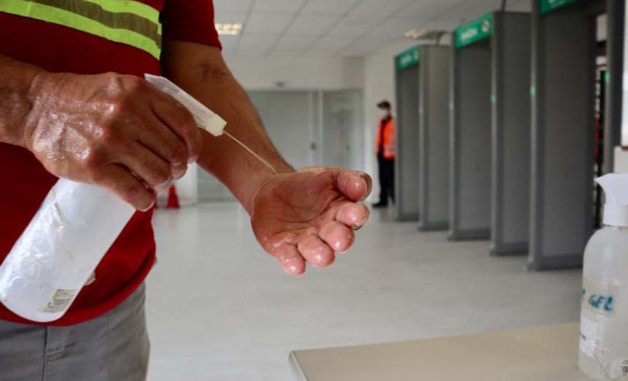 Estabelecimentos com serviços essenciais devem seguir normas para evitar o coronavírus. Foto: Claudio Neves