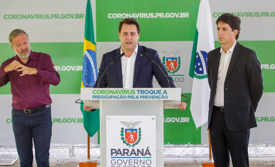 O governador Carlos Massa Ratinho Junior anunciou nesta terça-feira (24) um pacote social de R$ 400 milhões para ajudar famílias paranaenses mais vulneráveis a enfrentarem a pandemia do novo coronavírus. Foto: Gilson Abreu/AEN