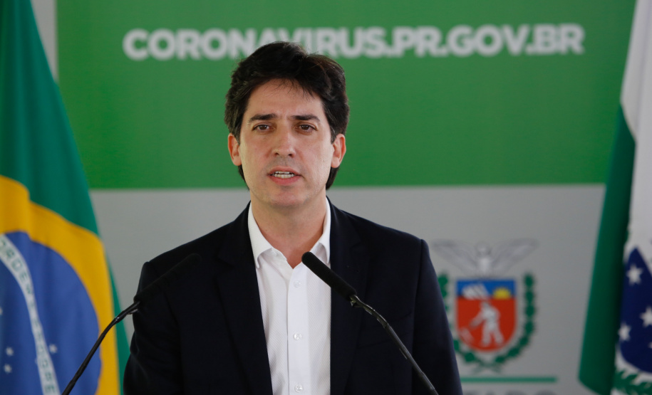 O governador Carlos Massa Ratinho Junior anunciou nesta terça-feira (24) um pacote social de R$ 400 milhões para ajudar famílias paranaenses mais vulneráveis a enfrentarem a pandemia do novo coronavírus. Foto: Gilson Abreu/AEN