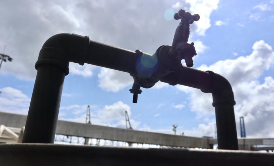 O Departamento de Estradas de Rodagem do Estado do Paraná (DER-PR), por sua vez, emitiu ordens de serviço que garantem outros benefícios aos trabalhadores. As praças de pedágio se tornaram centrais sobre o Covid-19, reforçando inclusive as informações sobre locais de alimentação e manutenção dos veículos.Foto: Claudio Neves