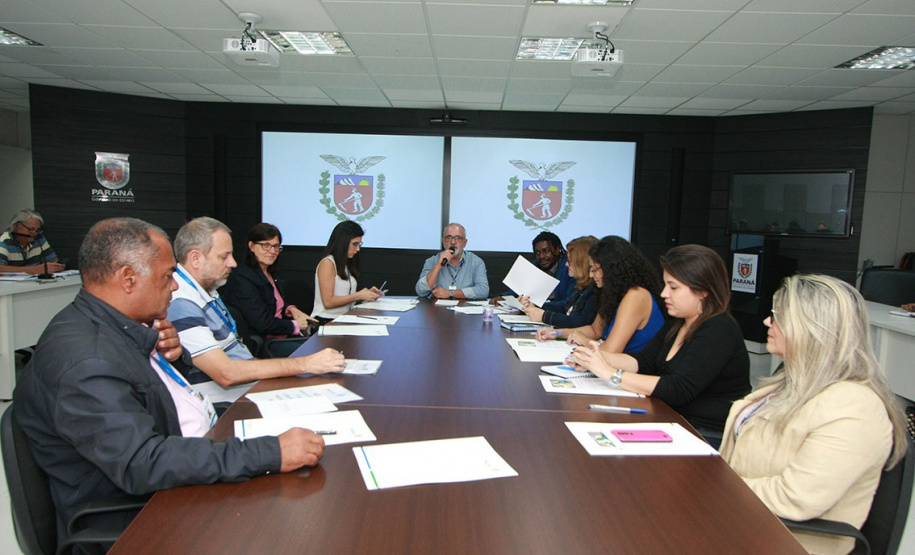 A Superintendência Geral de Diálogo e Interação Social (Sudis), braço do Governo do Estado de atenção aos povos e comunidades tradicionais, montou nesta semana uma força-tarefa para levantar as principais necessidades das famílias de pescadores, ilhéus, ciganos, indígenas, quilombolas, cipozeiros, benzedeiras, ribeirinhos, faxinalenses e população de matriz africana. Foto:SUDIS