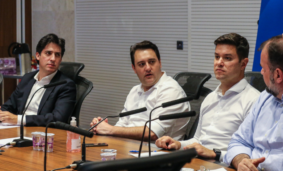 Videoconferencia Governadores O Governador Carlos Massa Ratinho Junior participa nesta quarta-feira (25), de reunião em videoconferência do Fórum dos Governadores para discutir o combate ao Coronavirus. Curitiba, 25/03/2020 - Foto: Geraldo Bubniak/AEN