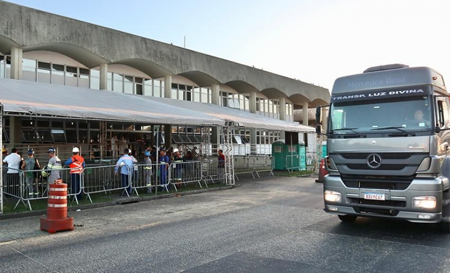 Equipes médicas foram contratadas e atuam 24 horas para fazer aferição de temperatura, orientação e triagem dos profissionais que descarregam cargas e atuam na atividade portuária. Há postos médicos e de enfermagem, 32 chuveiros, 60 pias e lava-pés com hipoclorito de sódio, entre outras iniciativas.Foto: Claudio Neves. Foto: Claudio Neves
Foto: Divulgação/APPA