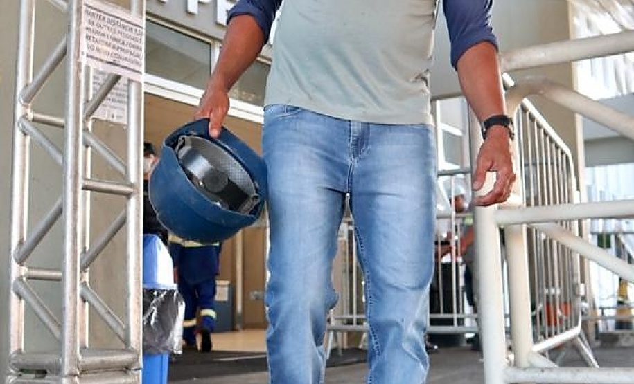 Equipes médicas foram contratadas e atuam 24 horas para fazer aferição de temperatura, orientação e triagem dos profissionais que descarregam cargas e atuam na atividade portuária. Há postos médicos e de enfermagem, 32 chuveiros, 60 pias e lava-pés com hipoclorito de sódio, entre outras iniciativas.Foto: Claudio Neves. Foto: Claudio Neves
Foto: Divulgação/APPA