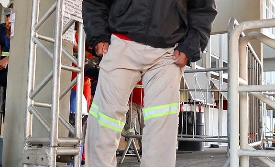 Equipes médicas foram contratadas e atuam 24 horas para fazer aferição de temperatura, orientação e triagem dos profissionais que descarregam cargas e atuam na atividade portuária. Há postos médicos e de enfermagem, 32 chuveiros, 60 pias e lava-pés com hipoclorito de sódio, entre outras iniciativas.Foto: Claudio Neves. Foto: Claudio Neves
Foto: Divulgação/APPA