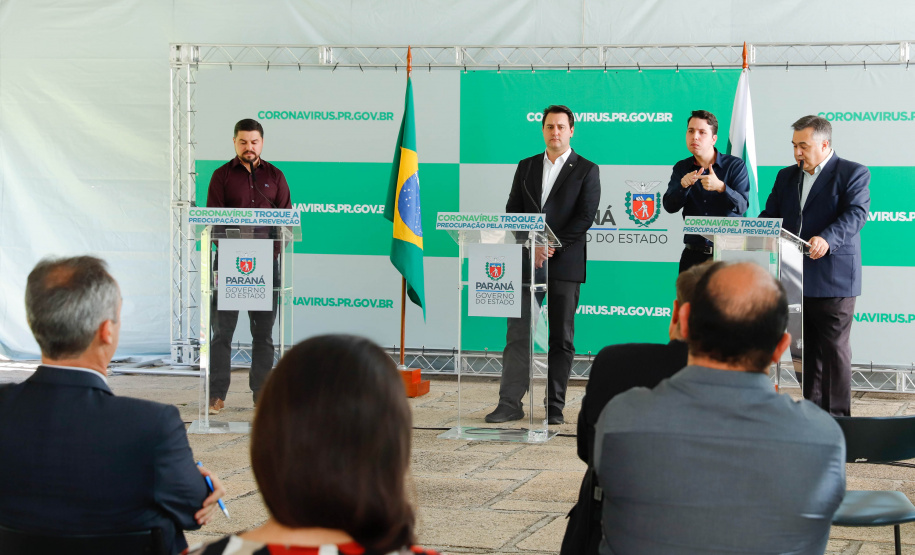 O Governo do Estado segue o planejamento de combate ao coronavírus e anunciou nesta quinta-feira (26) toda a estrutura disponível no Paraná para garantir atendimento a pacientes que precisem de suporte médico-hospitalar por causa da Covid-19. O quadro apresentado pelo governador Carlos Massa Ratinho Junior mostrou que todas as regiões paranaense estão atendidas.