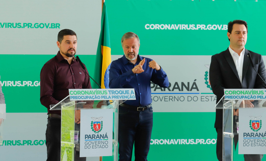O Governo do Estado segue o planejamento de combate ao coronavírus e anunciou nesta quinta-feira (26) toda a estrutura disponível no Paraná para garantir atendimento a pacientes que precisem de suporte médico-hospitalar por causa da Covid-19. O quadro apresentado pelo governador Carlos Massa Ratinho Junior mostrou que todas as regiões paranaense estão atendidas.