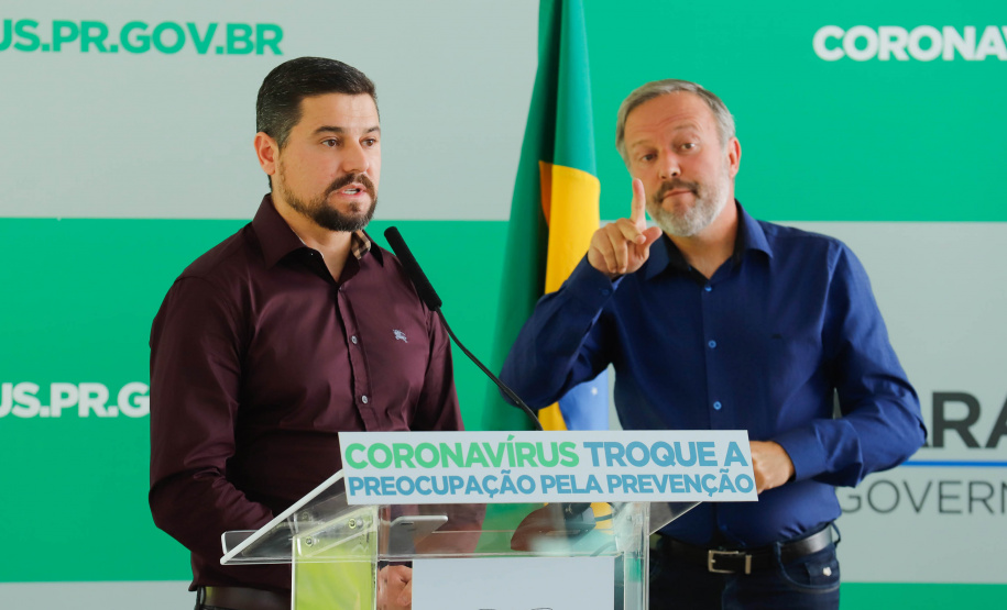 O Governo do Estado segue o planejamento de combate ao coronavírus e anunciou nesta quinta-feira (26) toda a estrutura disponível no Paraná para garantir atendimento a pacientes que precisem de suporte médico-hospitalar por causa da Covid-19. O quadro apresentado pelo governador Carlos Massa Ratinho Junior mostrou que todas as regiões paranaense estão atendidas.