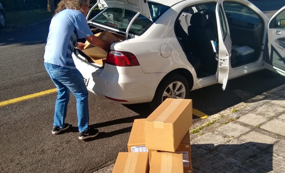 Adapar repassa material para colaborar com testes de Covid-19. Foto:SEAB