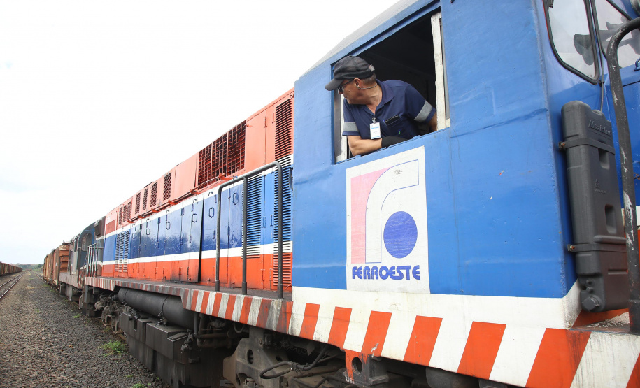 Governo estuda estender ferrovia entre Oeste e Porto de Paranaguá. Foto: Jaelson Lucas/AEN