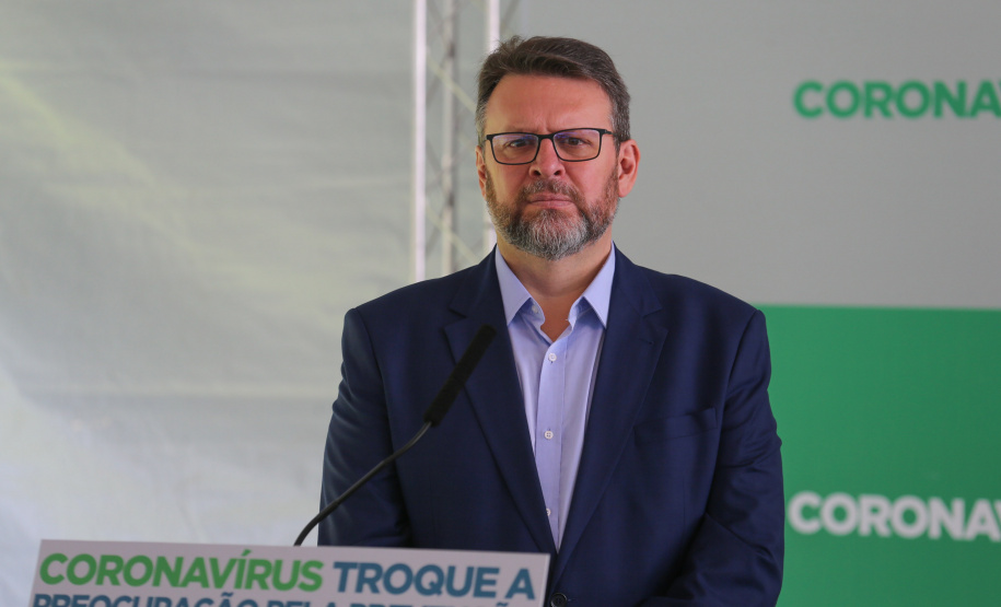 Covid Economia O Governador Carlos Massa Ratinho Junior em pronunciamento nesta sexta-feira (27/03), para anunciar medidas econômicas que o Governo do Estado adota para estimular a atividade produtiva e reduzir os impactos causados pela pandemia do novo coronavírus na economia. Na foto, o diretor-administrativo da Agência Paraná do BRDE, Wilson Bley Lipski. Curitiba, 27/03/2020 - Foto: Geraldo Bubniak/AEN