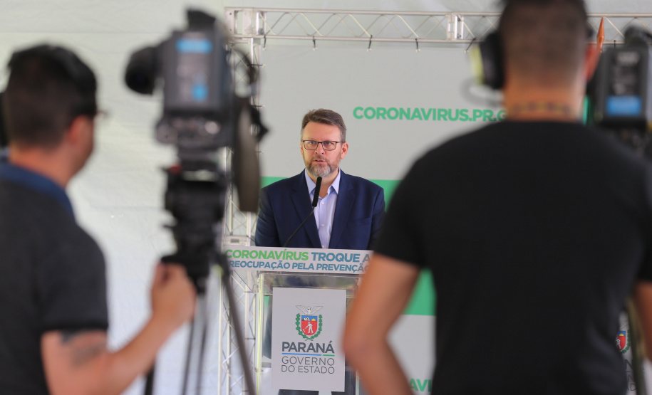 Covid Economia O Governador Carlos Massa Ratinho Junior em pronunciamento nesta sexta-feira (27/03), para anunciar medidas econômicas que o Governo do Estado adota para estimular a atividade produtiva e reduzir os impactos causados pela pandemia do novo coronavírus na economia. Na foto, o diretor-administrativo da Agência Paraná do BRDE, Wilson Bley Lipski. Curitiba, 27/03/2020 - Foto: Geraldo Bubniak/AEN