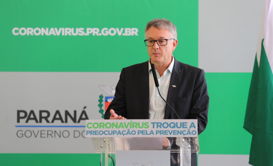 Covid Economia O Governador Carlos Massa Ratinho Junior em pronunciamento nesta sexta-feira (27/03), para anunciar medidas econômicas que o Governo do Estado adota para estimular a atividade produtiva e reduzir os impactos causados pela pandemia do novo coronavírus na economia. Na foto, Vitor Roberto Tioqueta é diretor-superintendente do Sebrae/PR. Curitiba, 27/03/2020 - Foto: Geraldo Bubniak/AEN