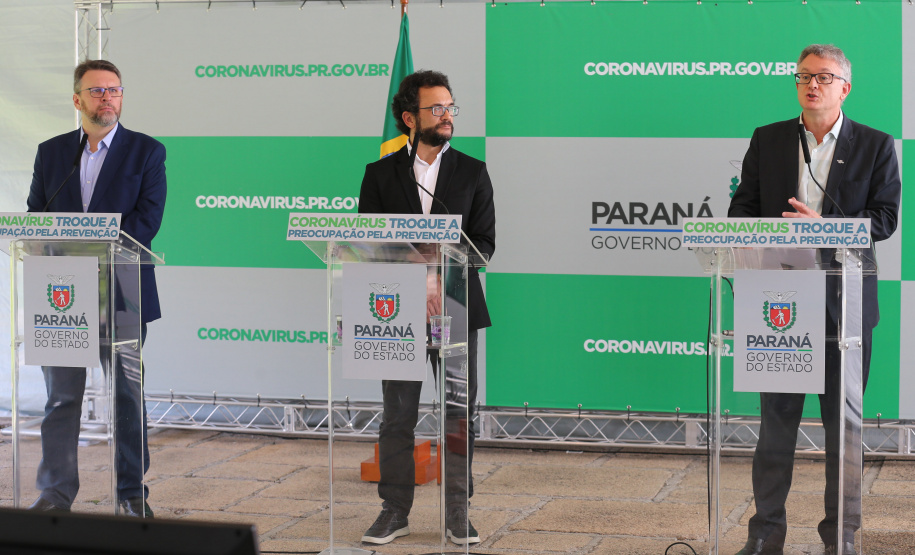Covid Economia O Governador Carlos Massa Ratinho Junior em pronunciamento nesta sexta-feira (27/03), para anunciar medidas econômicas que o Governo do Estado adota para estimular a atividade produtiva e reduzir os impactos causados pela pandemia do novo coronavírus na economia. Curitiba, 27/03/2020 - Foto: Geraldo Bubniak/AEN