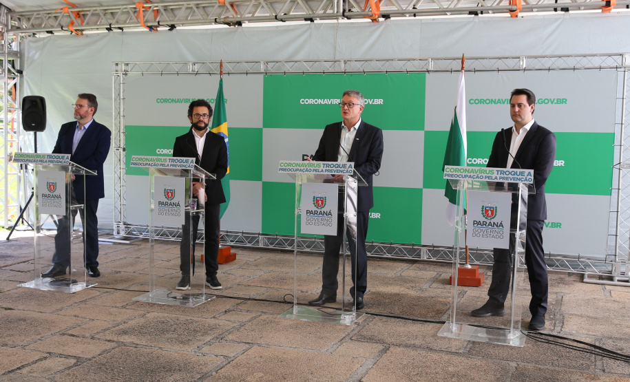Covid Economia O Governador Carlos Massa Ratinho Junior em pronunciamento nesta sexta-feira (27/03), para anunciar medidas econômicas que o Governo do Estado adota para estimular a atividade produtiva e reduzir os impactos causados pela pandemia do novo coronavírus na economia. Curitiba, 27/03/2020 - Foto: Geraldo Bubniak/AEN