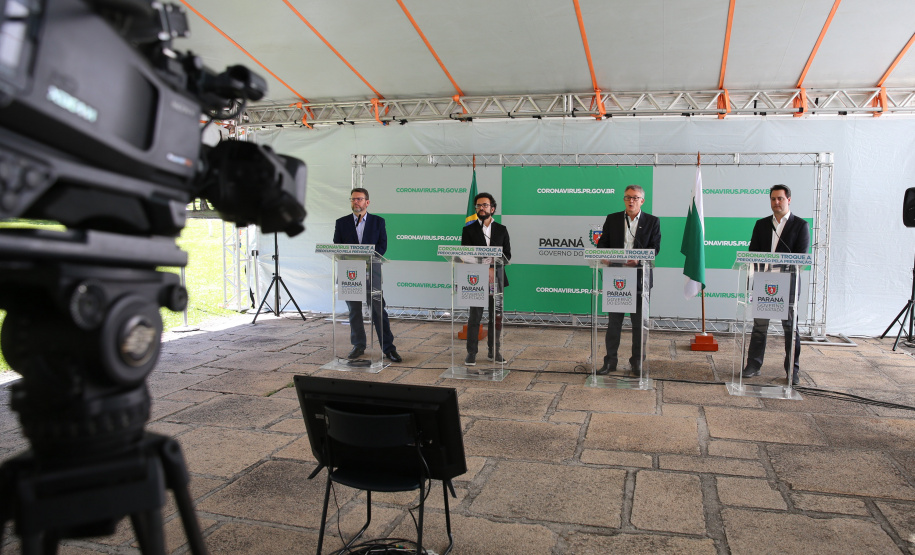 Covid Economia O Governador Carlos Massa Ratinho Junior em pronunciamento nesta sexta-feira (27/03), para anunciar medidas econômicas que o Governo do Estado adota para estimular a atividade produtiva e reduzir os impactos causados pela pandemia do novo coronavírus na economia. Curitiba, 27/03/2020 - Foto: Geraldo Bubniak/AEN