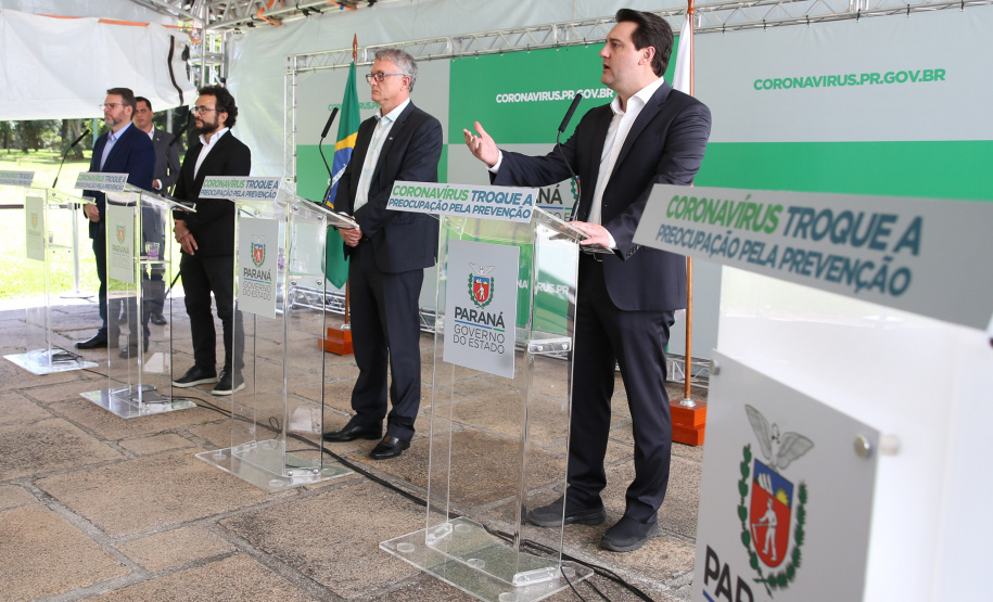 Covid Economia O Governador Carlos Massa Ratinho Junior em pronunciamento nesta sexta-feira (27/03), para anunciar medidas econômicas que o Governo do Estado adota para estimular a atividade produtiva e reduzir os impactos causados pela pandemia do novo coronavírus na economia. Curitiba, 27/03/2020 - Foto: Geraldo Bubniak/AEN