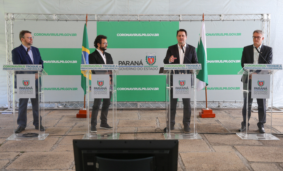 Covid Economia O Governador Carlos Massa Ratinho Junior em pronunciamento nesta sexta-feira (27/03), para anunciar medidas econômicas que o Governo do Estado adota para estimular a atividade produtiva e reduzir os impactos causados pela pandemia do novo coronavírus na economia. Curitiba, 27/03/2020 - Foto: Geraldo Bubniak/AEN