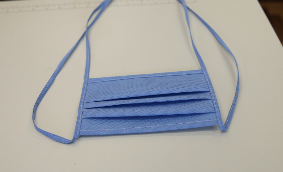 Uniformes Covid AVM Produção de uniformes e máscaras pela Associação da Vila Militar do Paraná Confecções. Curitiba, 27/03/2020 - Foto: Geraldo Bubniak/AEN