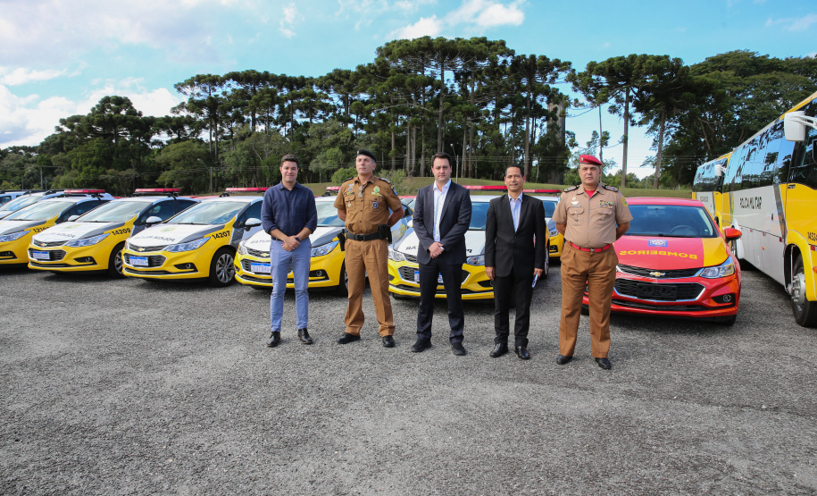 Viaturas Covid O Governador Carlos Massa Ratinho Junior entrega nesta sexta-feira (27/03), 118 viaturas para equipes da Policia Militar e Bombeiros para auxiliar no combate a pandemia do novo coronavírus. Curitiba, 27/03/2020 - Foto: Geraldo Bubniak/AEN