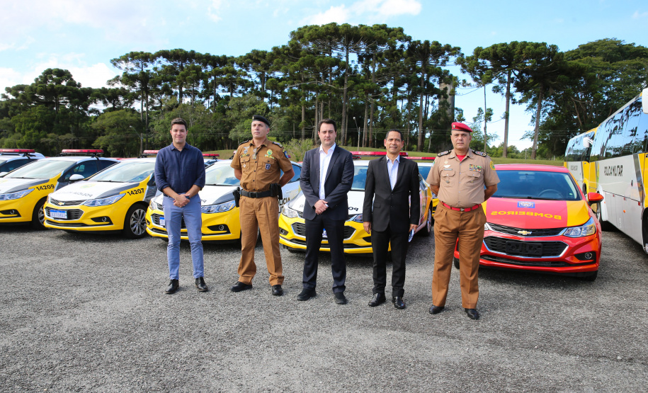 Viaturas Covid O Governador Carlos Massa Ratinho Junior entrega nesta sexta-feira (27/03), 118 viaturas para equipes da Policia Militar e Bombeiros para auxiliar no combate a pandemia do novo coronavírus. Curitiba, 27/03/2020 - Foto: Geraldo Bubniak/AEN
