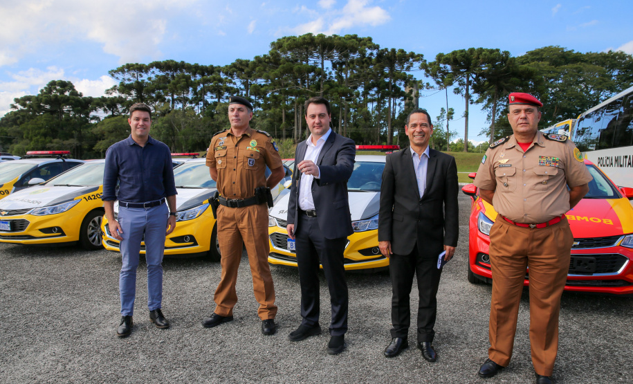 Viaturas Covid O Governador Carlos Massa Ratinho Junior entrega nesta sexta-feira (27/03), 118 viaturas para equipes da Policia Militar e Bombeiros para auxiliar no combate a pandemia do novo coronavírus. Curitiba, 27/03/2020 - Foto: Geraldo Bubniak/AEN
