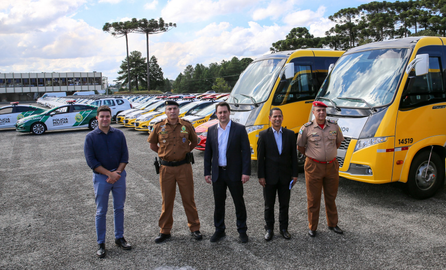 Viaturas Covid O Governador Carlos Massa Ratinho Junior entrega nesta sexta-feira (27/03), 118 viaturas para equipes da Policia Militar e Bombeiros para auxiliar no combate a pandemia do novo coronavírus. Curitiba, 27/03/2020 - Foto: Geraldo Bubniak/AEN