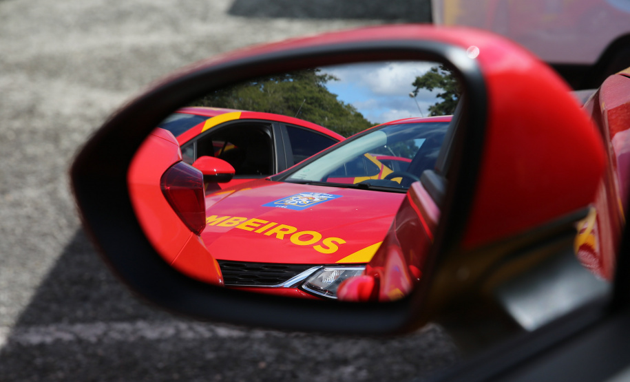 Viaturas Covid O Governador Carlos Massa Ratinho Junior entrega nesta sexta-feira (27/03), 118 viaturas para equipes da Policia Militar e Bombeiros para auxiliar no combate a pandemia do novo coronavírus. Curitiba, 27/03/2020 - Foto: Geraldo Bubniak/AEN