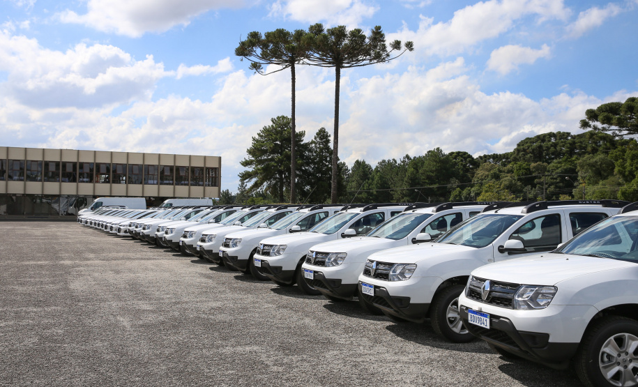 Viaturas Covid O Governador Carlos Massa Ratinho Junior entrega nesta sexta-feira (27/03), 118 viaturas para equipes da Policia Militar e Bombeiros para auxiliar no combate a pandemia do novo coronavírus. Curitiba, 27/03/2020 - Foto: Geraldo Bubniak/AEN