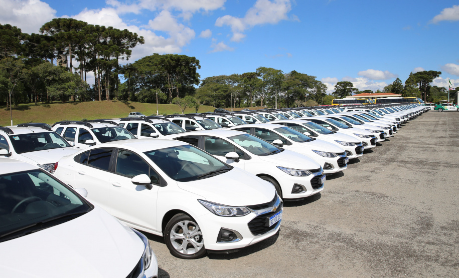 Viaturas Covid O Governador Carlos Massa Ratinho Junior entrega nesta sexta-feira (27/03), 118 viaturas para equipes da Policia Militar e Bombeiros para auxiliar no combate a pandemia do novo coronavírus. Curitiba, 27/03/2020 - Foto: Geraldo Bubniak/AEN