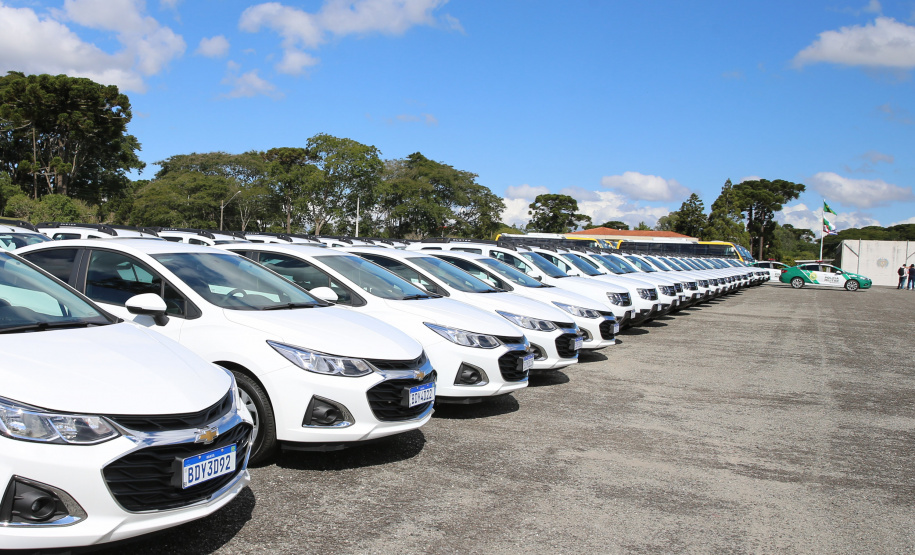 Viaturas Covid O Governador Carlos Massa Ratinho Junior entrega nesta sexta-feira (27/03), 118 viaturas para equipes da Policia Militar e Bombeiros para auxiliar no combate a pandemia do novo coronavírus. Curitiba, 27/03/2020 - Foto: Geraldo Bubniak/AEN