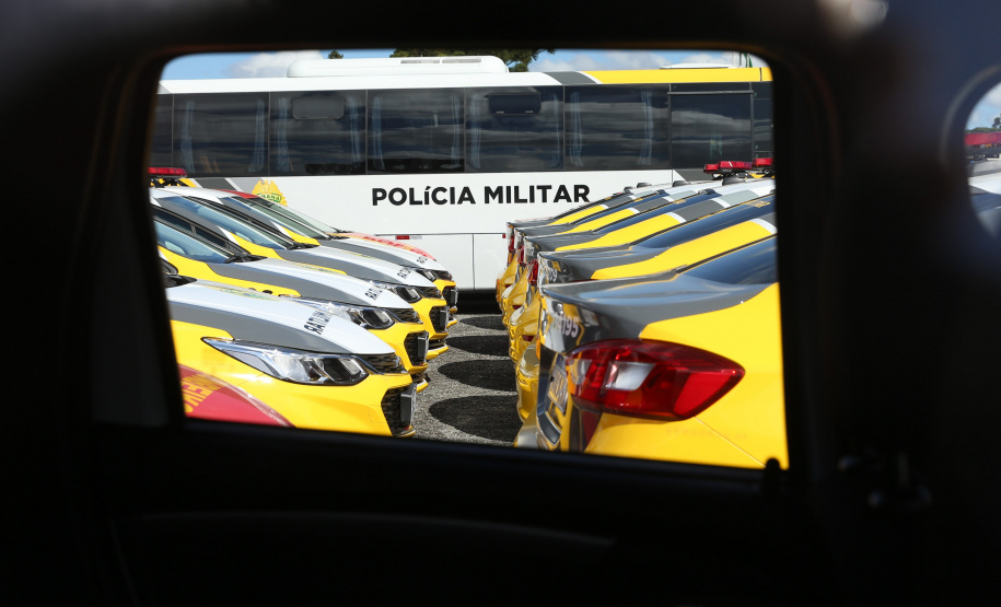 Viaturas Covid O Governador Carlos Massa Ratinho Junior entrega nesta sexta-feira (27/03), 118 viaturas para equipes da Policia Militar e Bombeiros para auxiliar no combate a pandemia do novo coronavírus. Curitiba, 27/03/2020 - Foto: Geraldo Bubniak/AEN