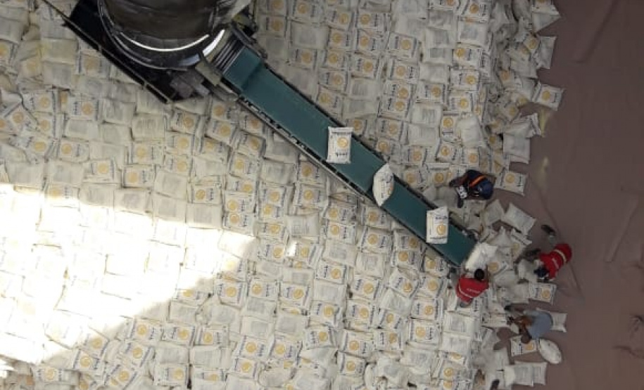 Porto de Paranaguá faz embarque inédito de fubá em sacas. Foto:Portos do Paraná