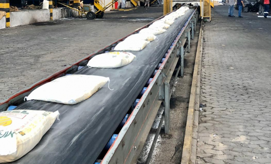 Porto de Paranaguá faz embarque inédito de fubá em sacas. Foto:Portos do Paraná