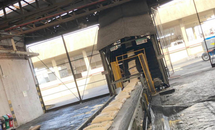 Porto de Paranaguá faz embarque inédito de fubá em sacas. Foto:Portos do Paraná