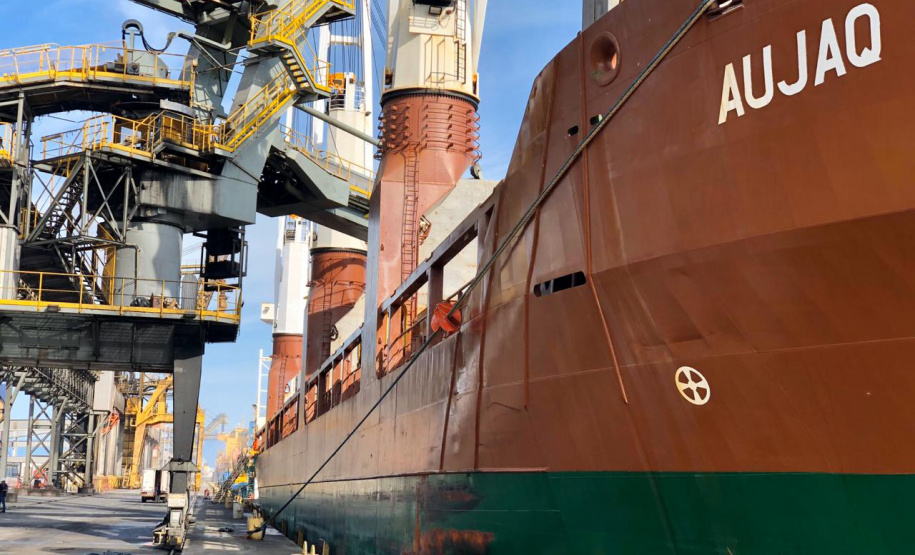 Porto de Paranaguá faz embarque inédito de fubá em sacas. Foto:Portos do Paraná