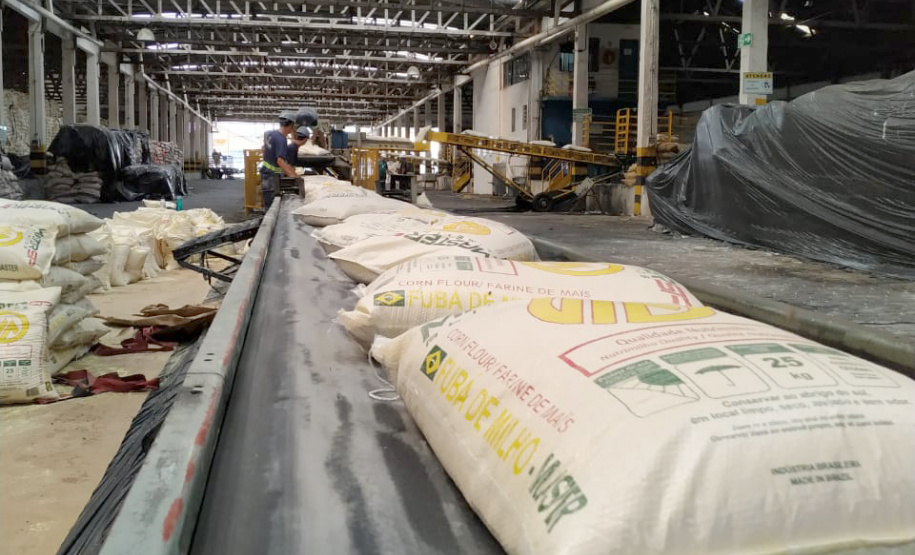 Porto de Paranaguá faz embarque inédito de fubá em sacas. Foto:Portos do Paraná