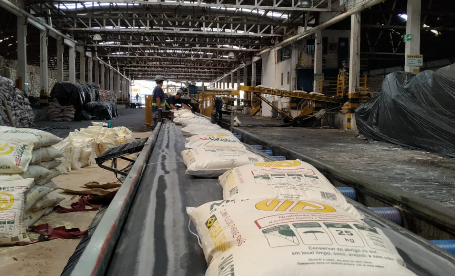 Porto de Paranaguá faz embarque inédito de fubá em sacas. Foto:Portos do Paraná