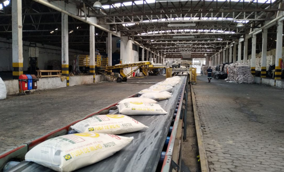 Porto de Paranaguá faz embarque inédito de fubá em sacas. Foto:Portos do Paraná