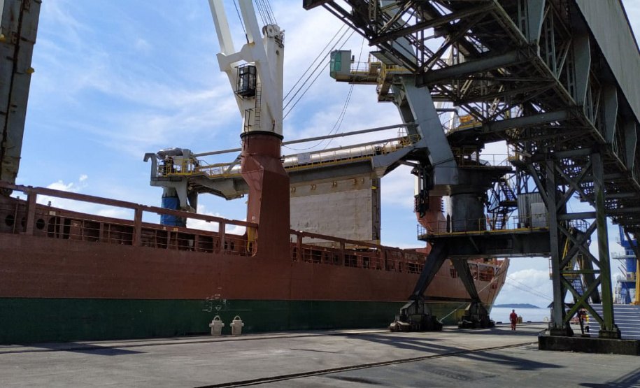 Porto de Paranaguá faz embarque inédito de fubá em sacas. Foto:Portos do Paraná