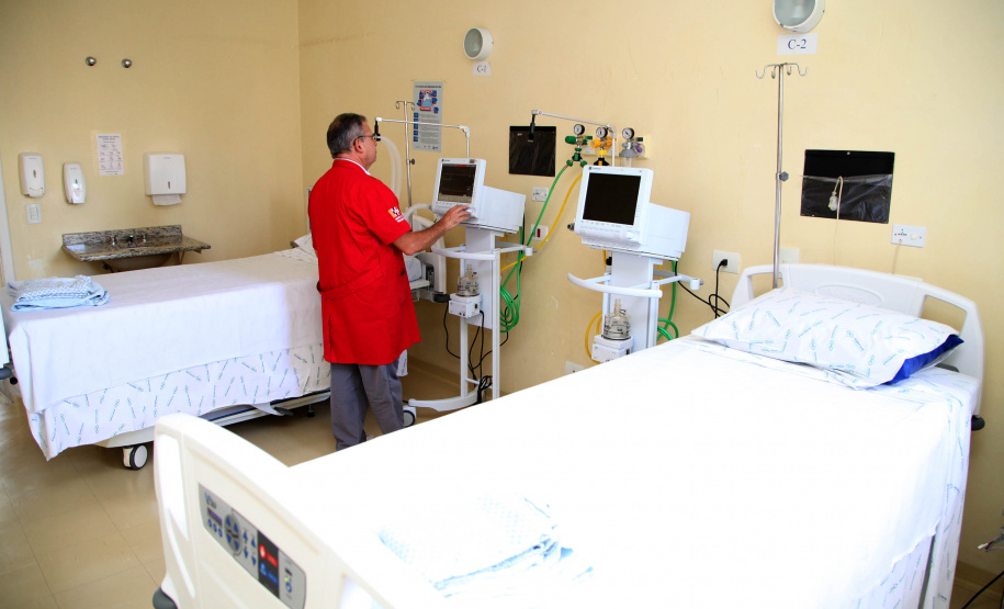 O Paraná passou a contar com um hospital completamente voltado para o tratamento do coronavírus. Por determinação da Secretaria de Estado da Saúde, o Centro Hospitalar de Reabilitação do Paraná, em Curitiba, funcionará a partir desta segunda-feira (30) exclusivamente para o combate à Covid-19. Foto: Ari Dias/AEN
