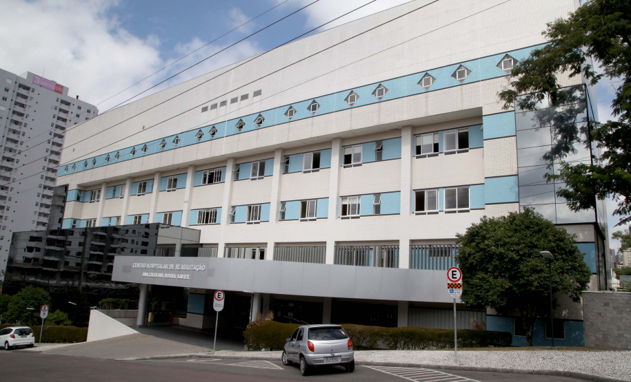 O Paraná passou a contar com um hospital completamente voltado para o tratamento do coronavírus. Por determinação da Secretaria de Estado da Saúde, o Centro Hospitalar de Reabilitação do Paraná, em Curitiba, funcionará a partir desta segunda-feira (30) exclusivamente para o combate à Covid-19. Foto: Ari Dias/AEN