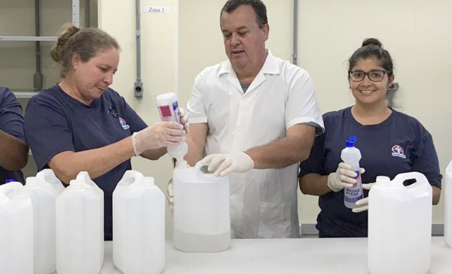 IPEM-PR doa lote de álcool gel para Defesa Civil, em Londrina. Foto: Ipem