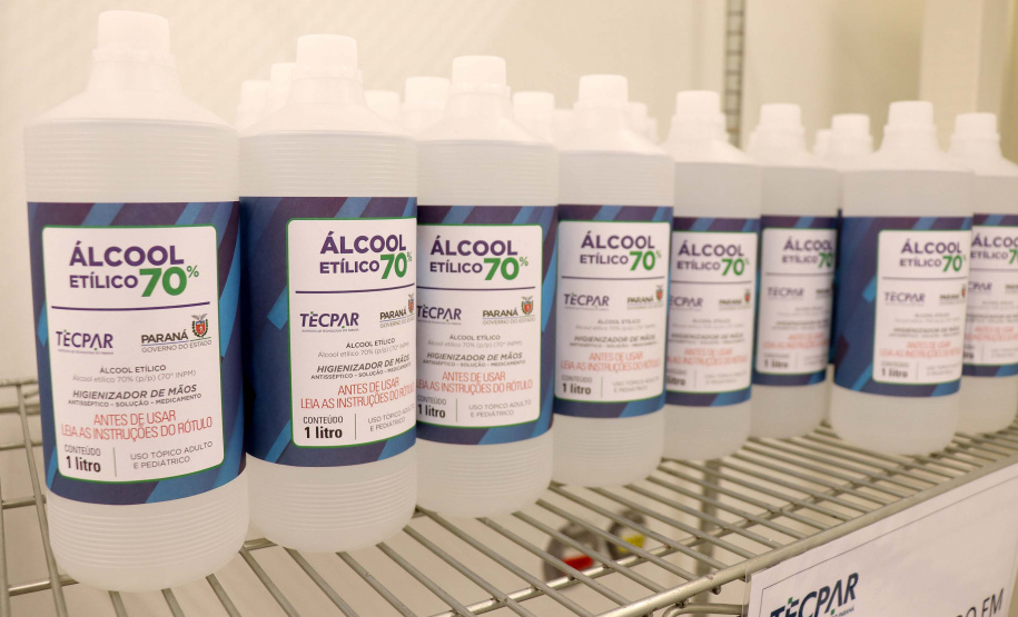 ​Tecpar começa a produzir álcool antisséptico para o Governo. Foto: Tecpar