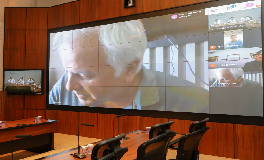 O secretário estadual de Saúde, Beto Preto, e o chefe da Casa Civil, Guto Silva, participaram nesta terça-feira (31), no Palácio Iguaçu, de uma videoconferência com secretários municipais de Saúde de 30 municípios das 22 regionais do Estado. Na pauta estiveram orientações gerais da administração estadual no combate ao novo coronavírus.Foto Gilson Abreu/AEN