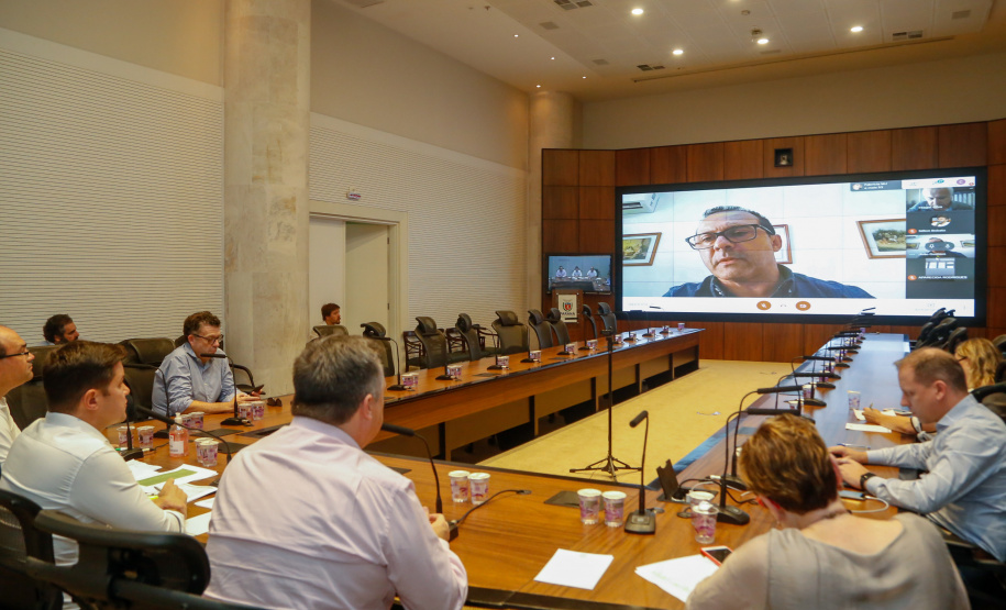 O secretário estadual de Saúde, Beto Preto, e o chefe da Casa Civil, Guto Silva, participaram nesta terça-feira (31), no Palácio Iguaçu, de uma videoconferência com secretários municipais de Saúde de 30 municípios das 22 regionais do Estado. Na pauta estiveram orientações gerais da administração estadual no combate ao novo coronavírus.Foto Gilson Abreu/AEN