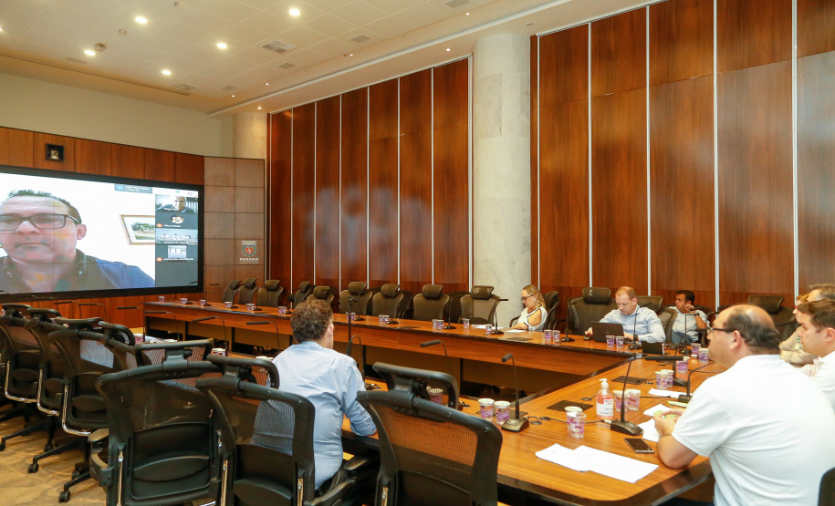 O secretário estadual de Saúde, Beto Preto, e o chefe da Casa Civil, Guto Silva, participaram nesta terça-feira (31), no Palácio Iguaçu, de uma videoconferência com secretários municipais de Saúde de 30 municípios das 22 regionais do Estado. Na pauta estiveram orientações gerais da administração estadual no combate ao novo coronavírus.Foto Gilson Abreu/AEN