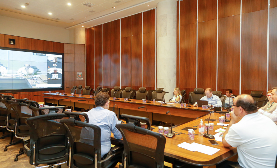 O secretário estadual de Saúde, Beto Preto, e o chefe da Casa Civil, Guto Silva, participaram nesta terça-feira (31), no Palácio Iguaçu, de uma videoconferência com secretários municipais de Saúde de 30 municípios das 22 regionais do Estado. Na pauta estiveram orientações gerais da administração estadual no combate ao novo coronavírus.Foto Gilson Abreu/AEN