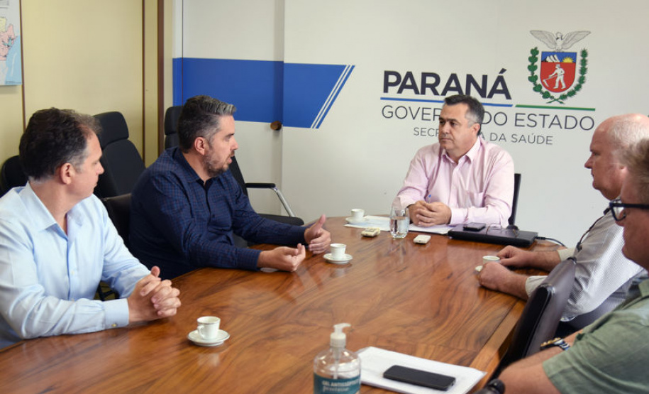 O secretário de Estado da Saúde, Beto Preto, discutiu nesta terça-feira (31) com representantes de entidades hospitalares a possibilidade de ampliação de parcerias e apresentou a estrutura e as estratégias do Paraná no enfrentamento ao coronavírus. Foto:SESA