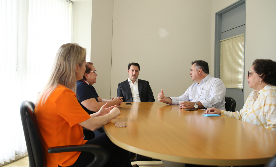 lacen gov O Governador Carlos Massa Ratinho Junior em visita nesta quarta-feira (01/04), ao Laboratório Central do Estado - LACEN acompanhado do secretario de Estado da Saúde, Beto Preto. Curitiba, 01/04/2020 - Foto: Geraldo Bubniak/AEN